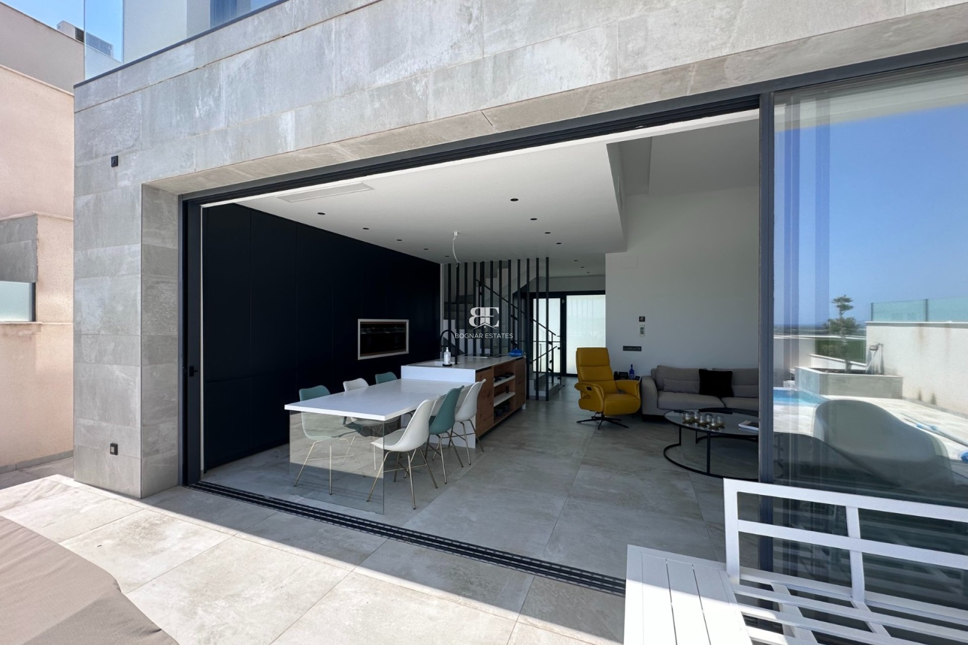 Resale - Villa -
Rojales