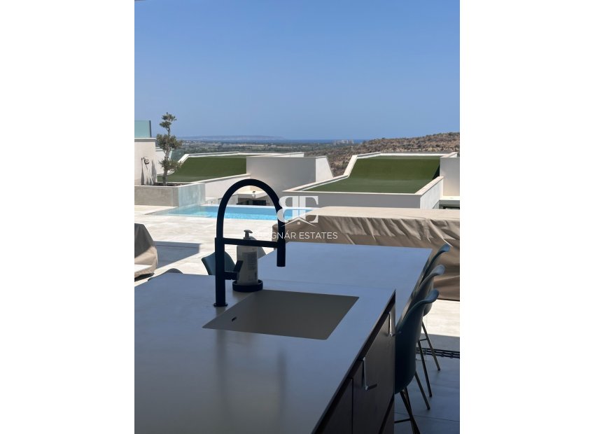 Resale - Villa -
Rojales