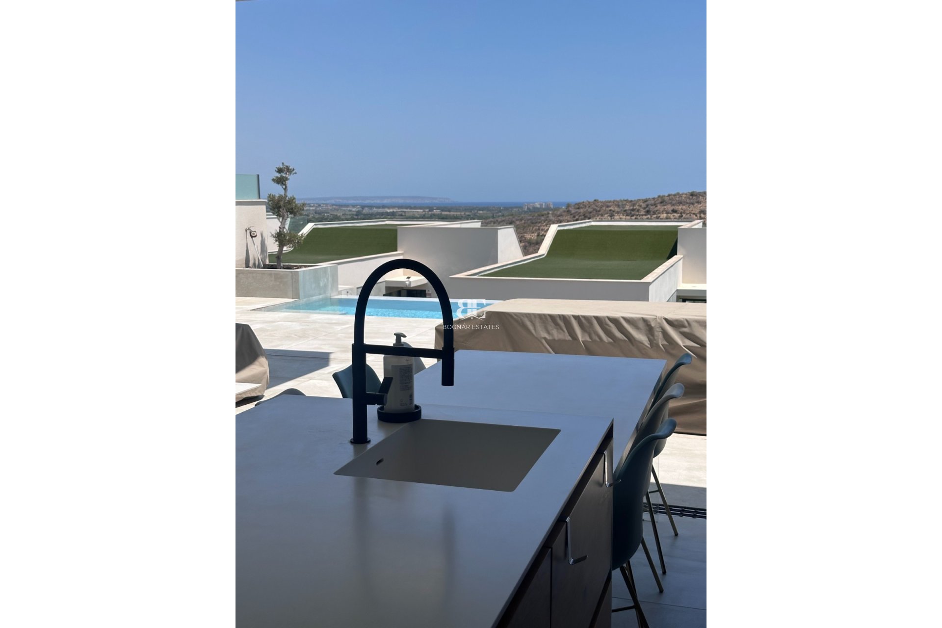 Resale - Villa -
Rojales