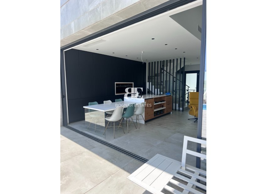 Resale - Villa -
Rojales