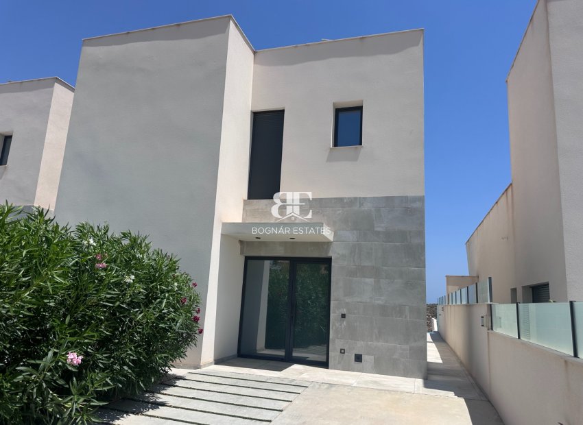 Resale - Villa -
Rojales