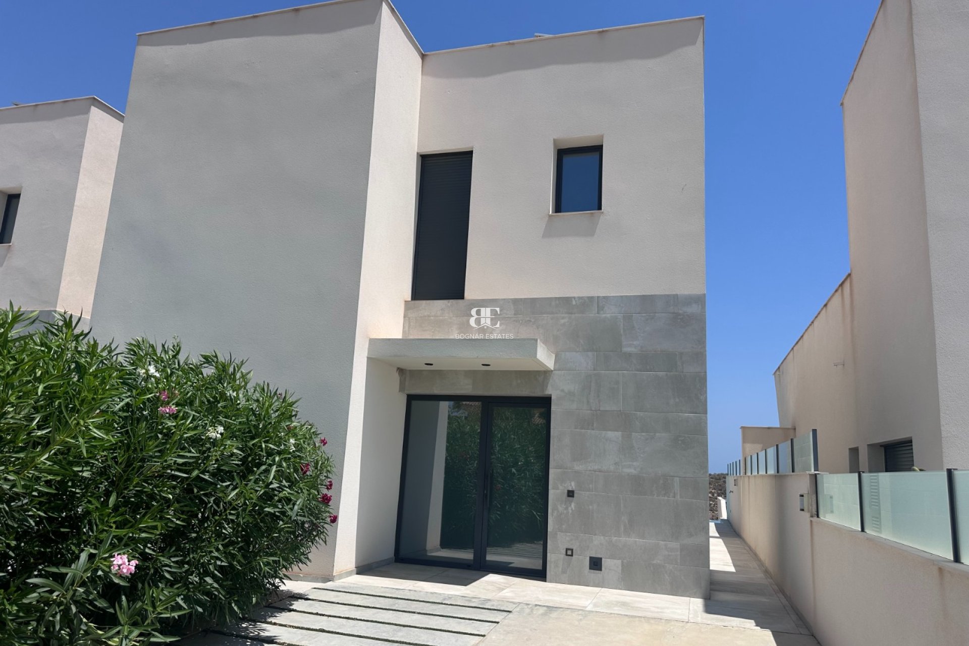 Resale - Villa -
Rojales