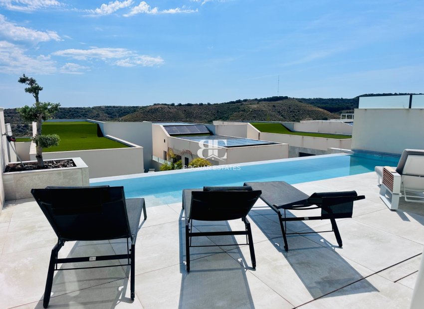 Resale - Villa -
Rojales