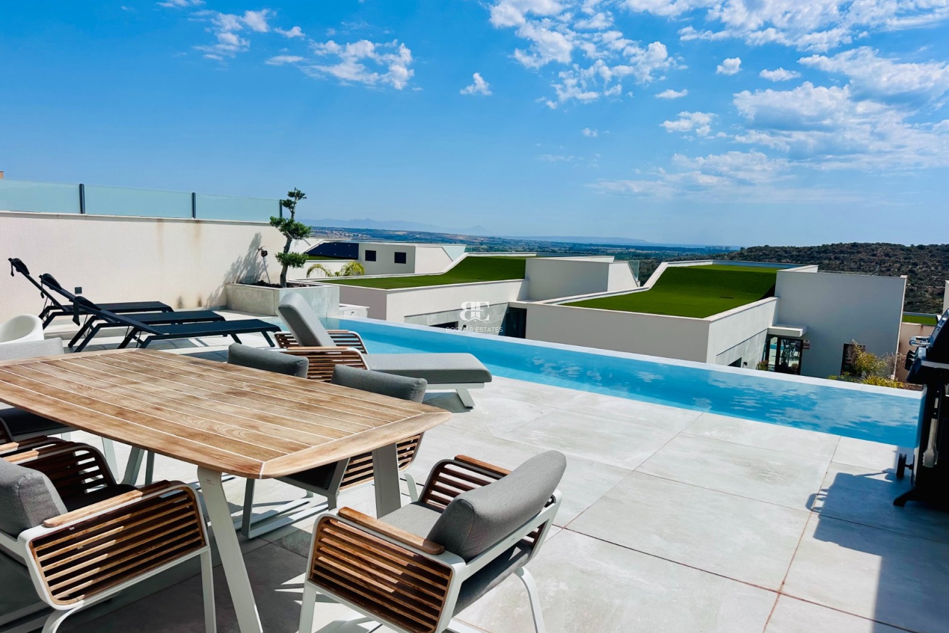 Resale - Villa -
Rojales