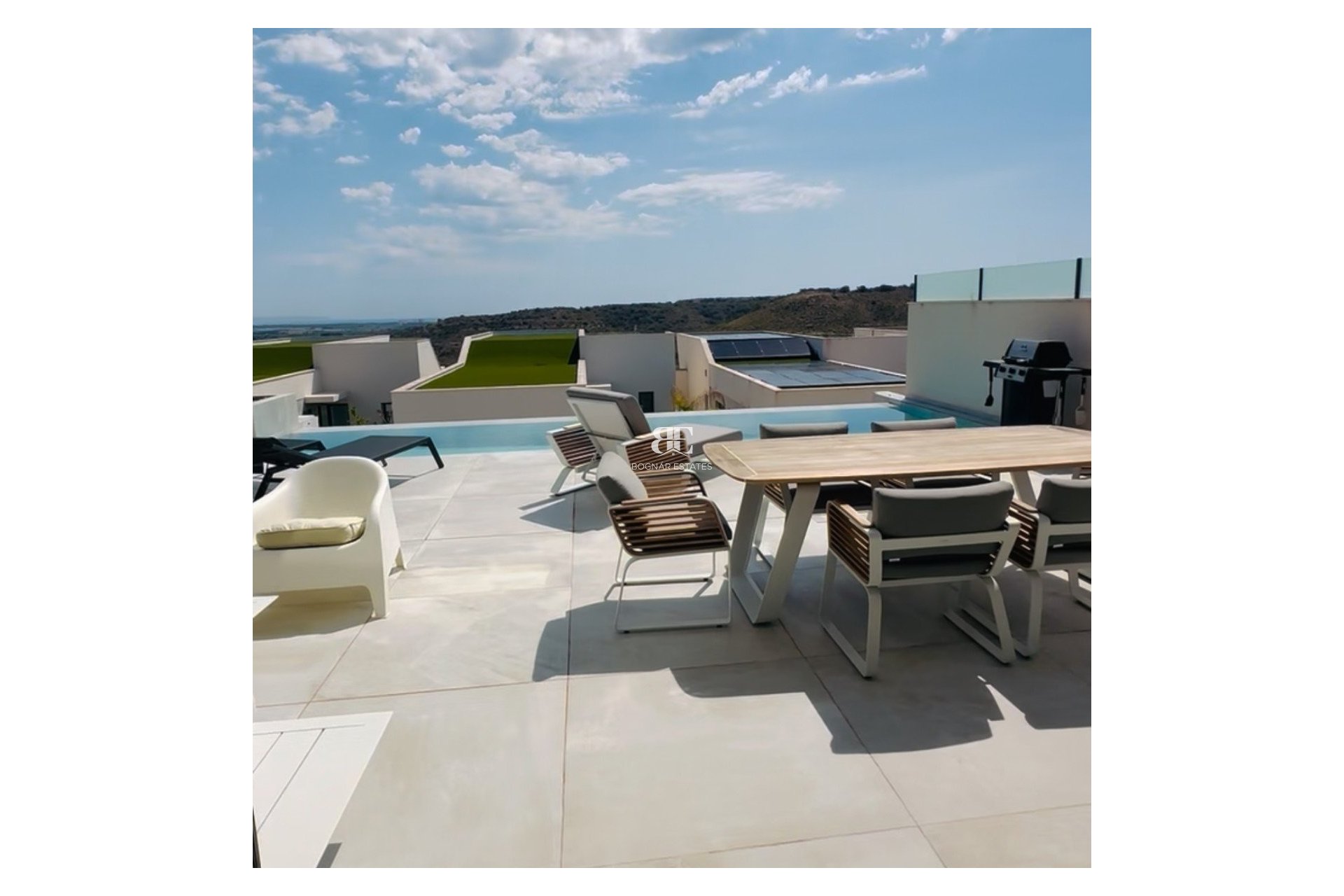 Resale - Villa -
Rojales