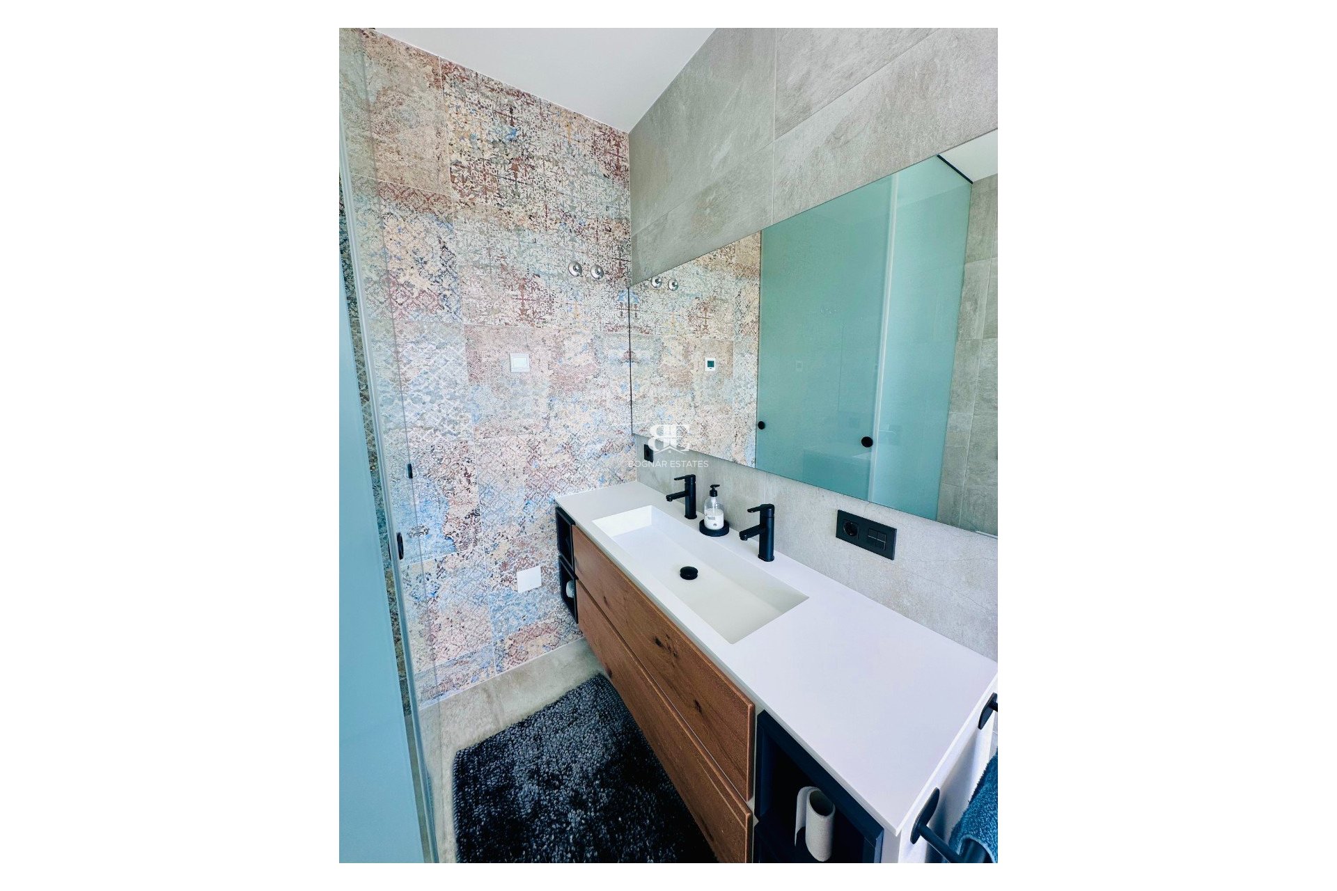 Resale - Villa -
Rojales