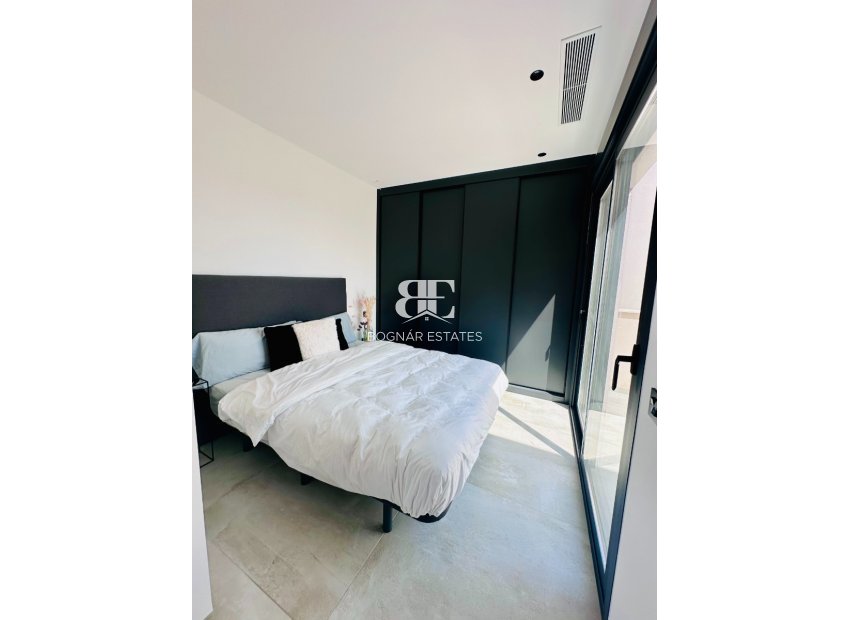 Resale - Villa -
Rojales