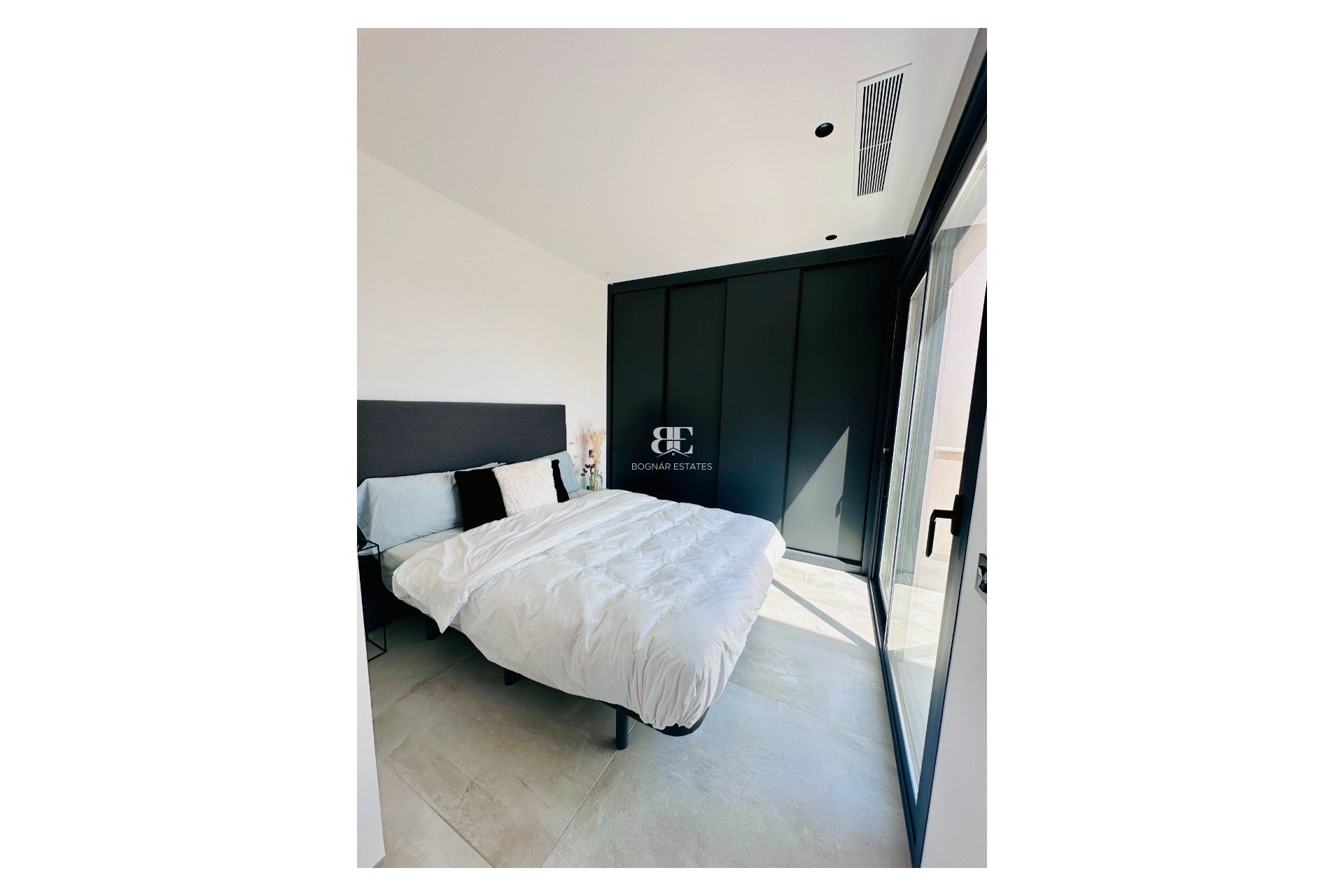 Resale - Villa -
Rojales
