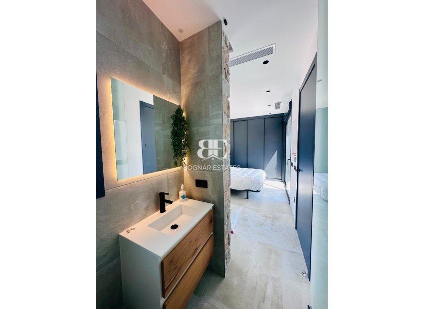 Resale - Villa -
Rojales
