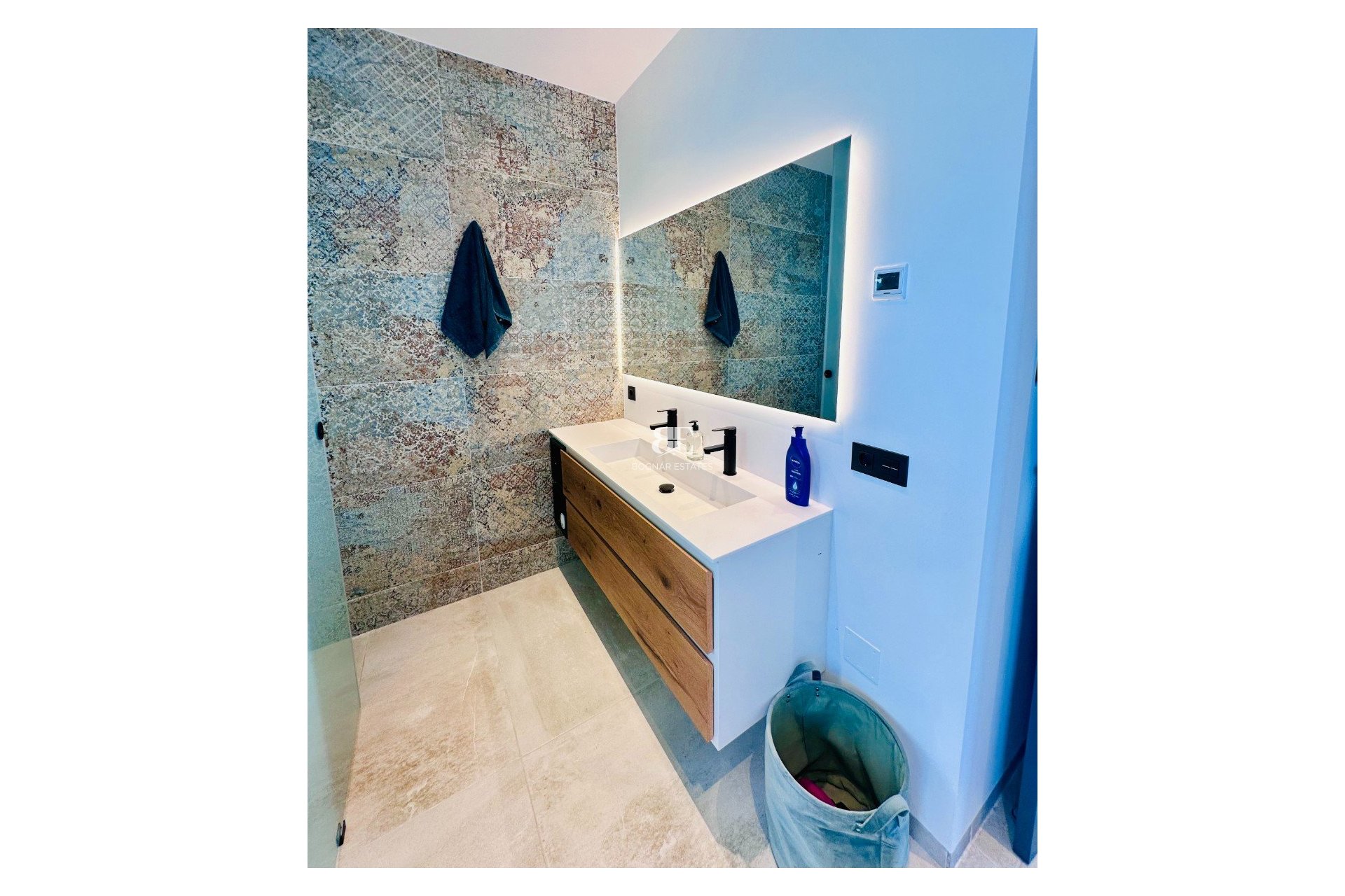 Resale - Villa -
Rojales