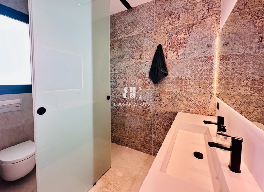 Resale - Villa -
Rojales