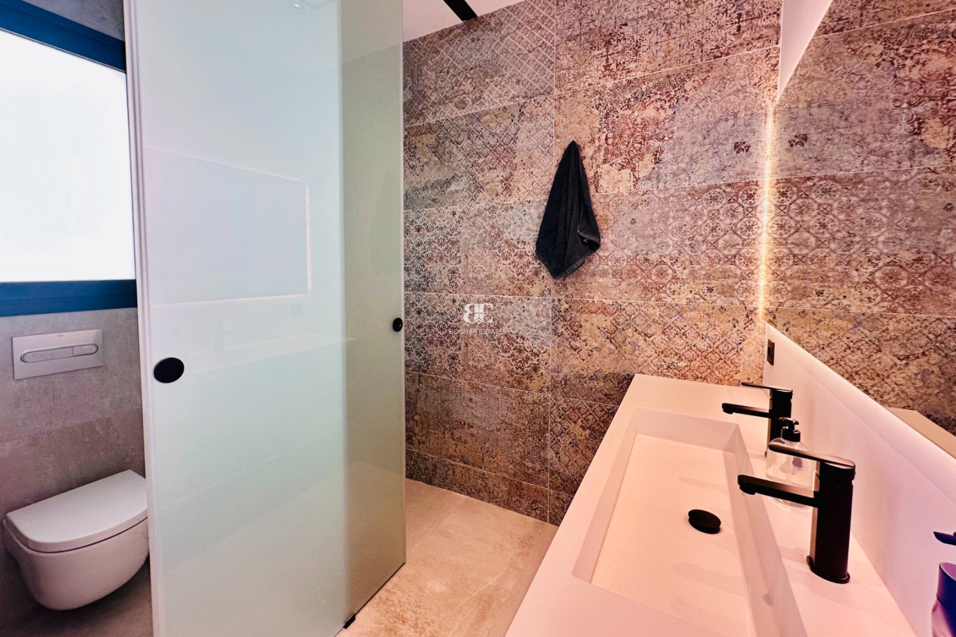 Resale - Villa -
Rojales