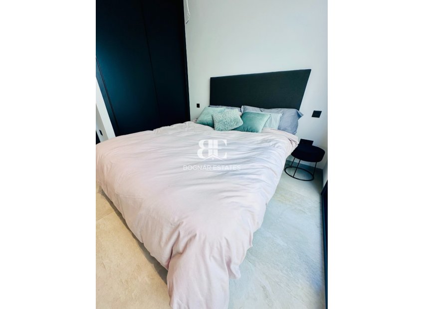 Resale - Villa -
Rojales