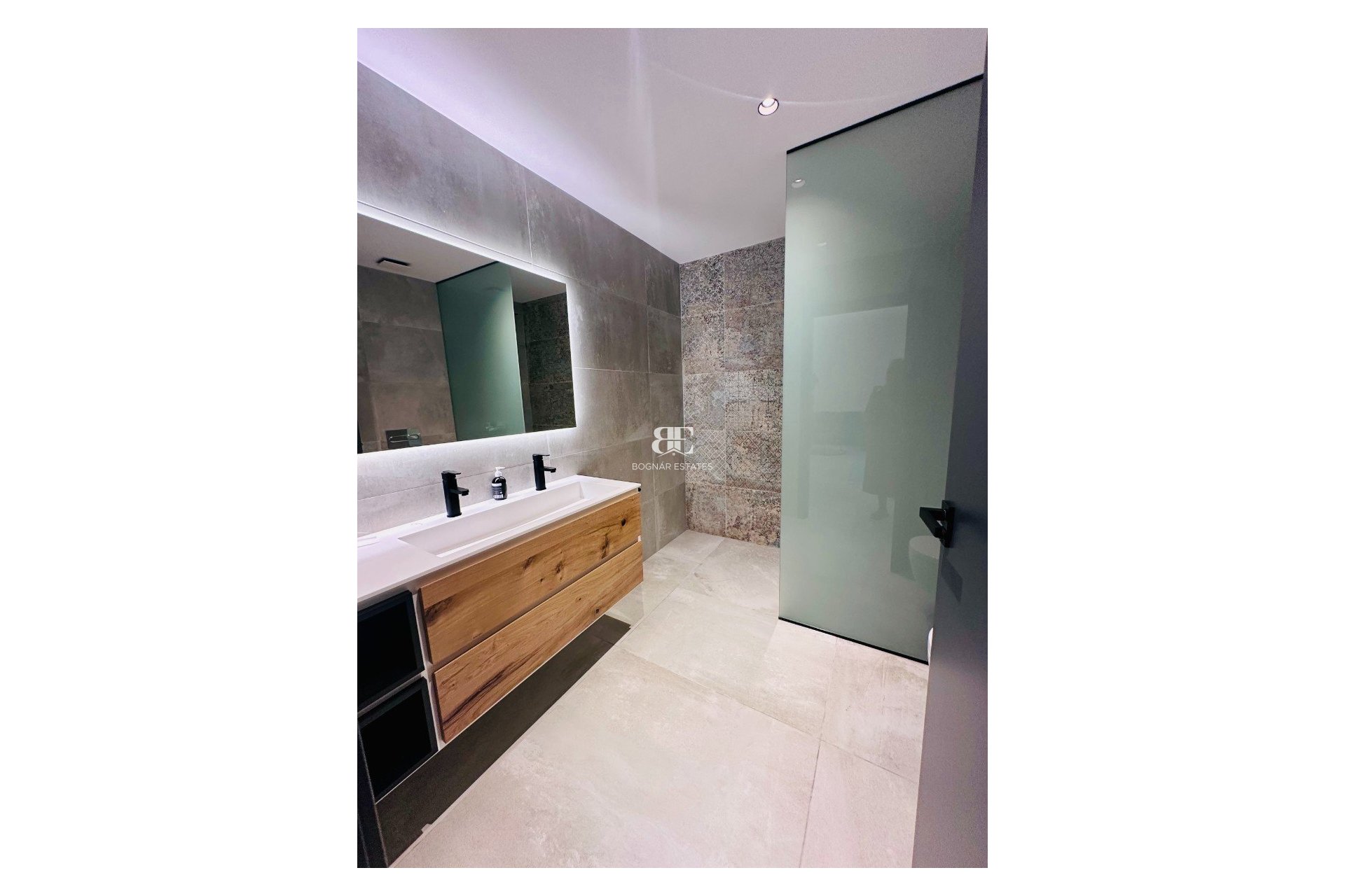 Resale - Villa -
Rojales