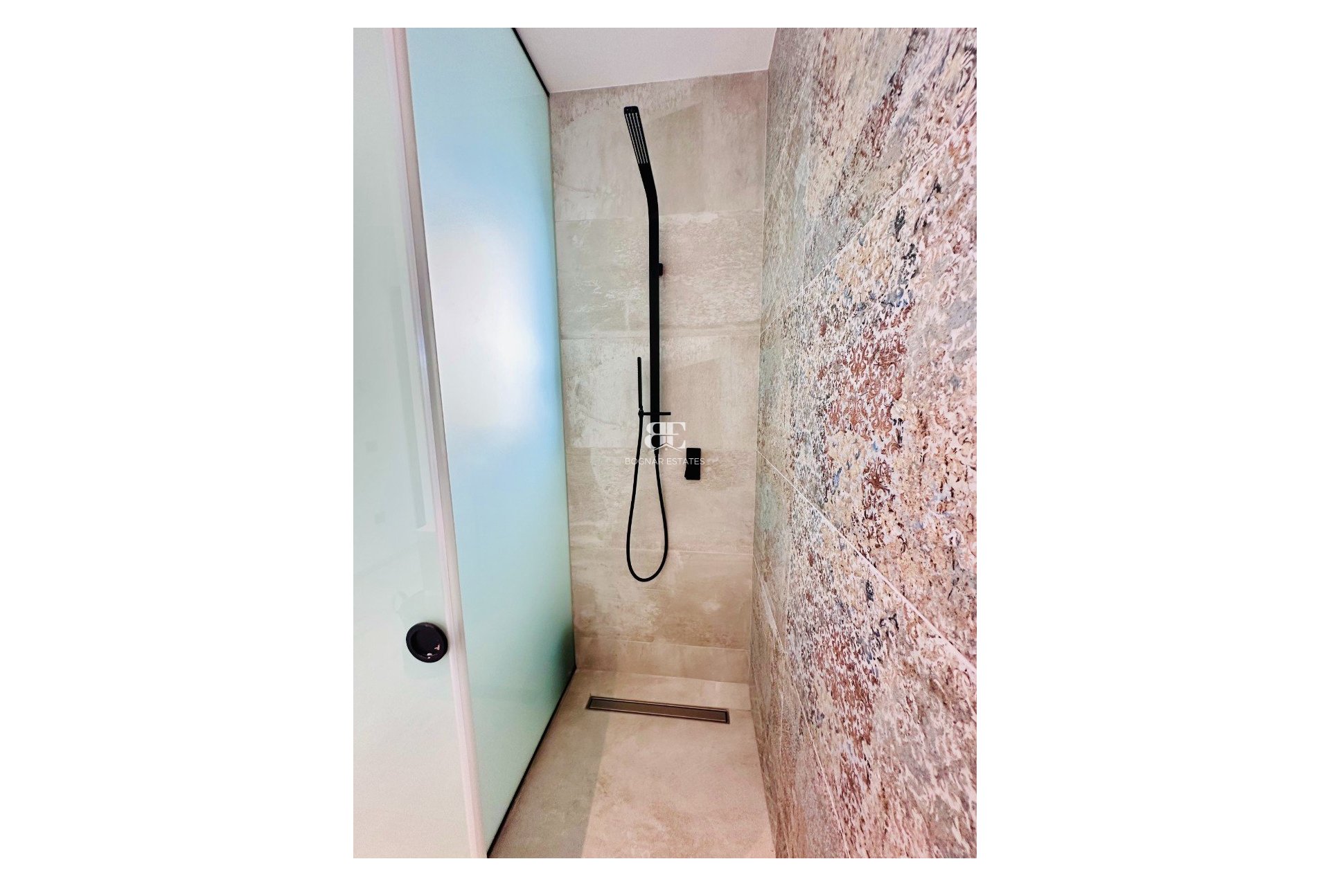 Resale - Villa -
Rojales