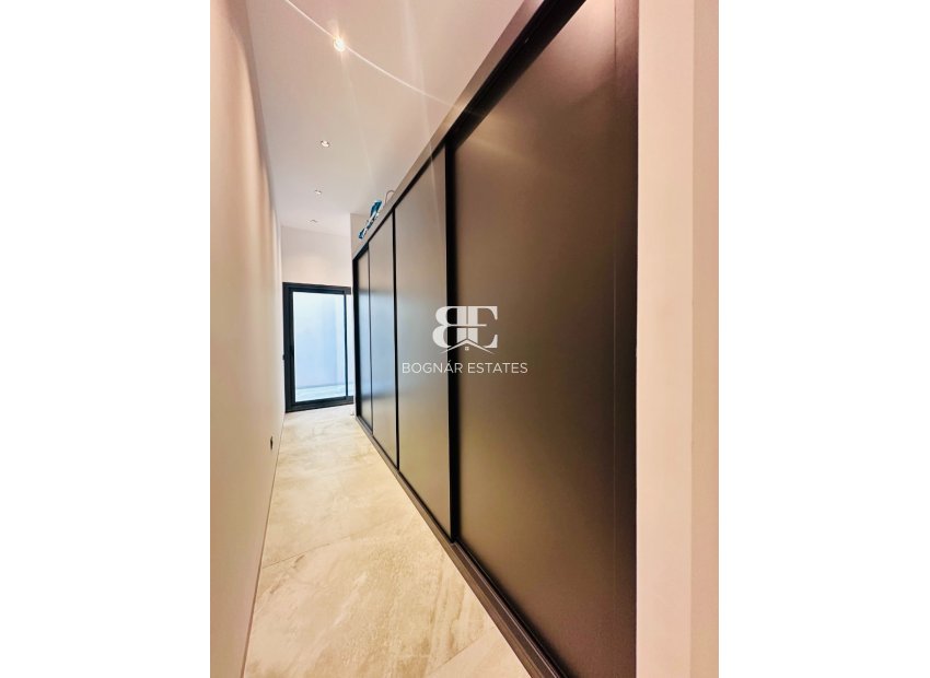 Resale - Villa -
Rojales