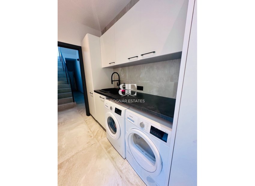 Resale - Villa -
Rojales