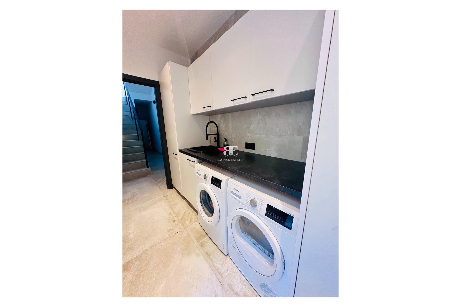 Resale - Villa -
Rojales