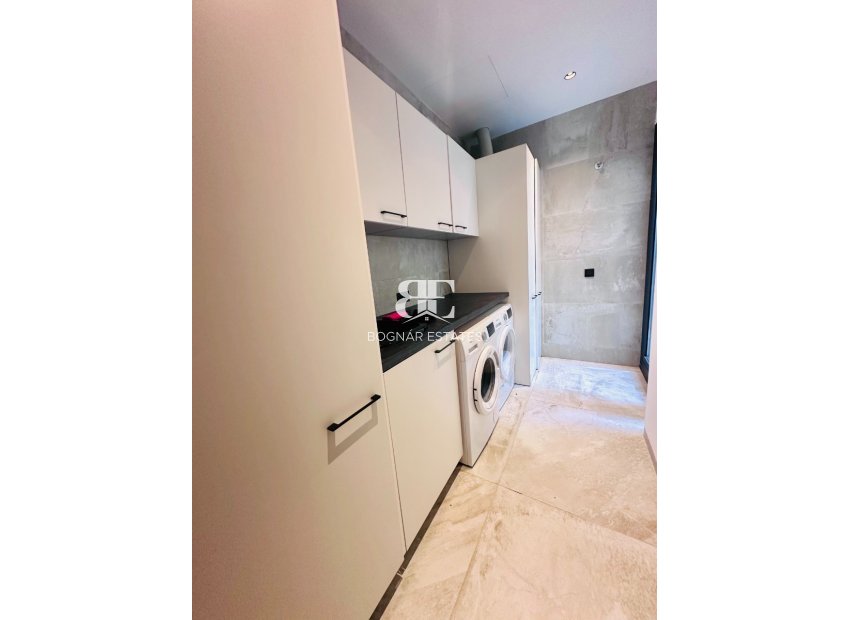 Resale - Villa -
Rojales