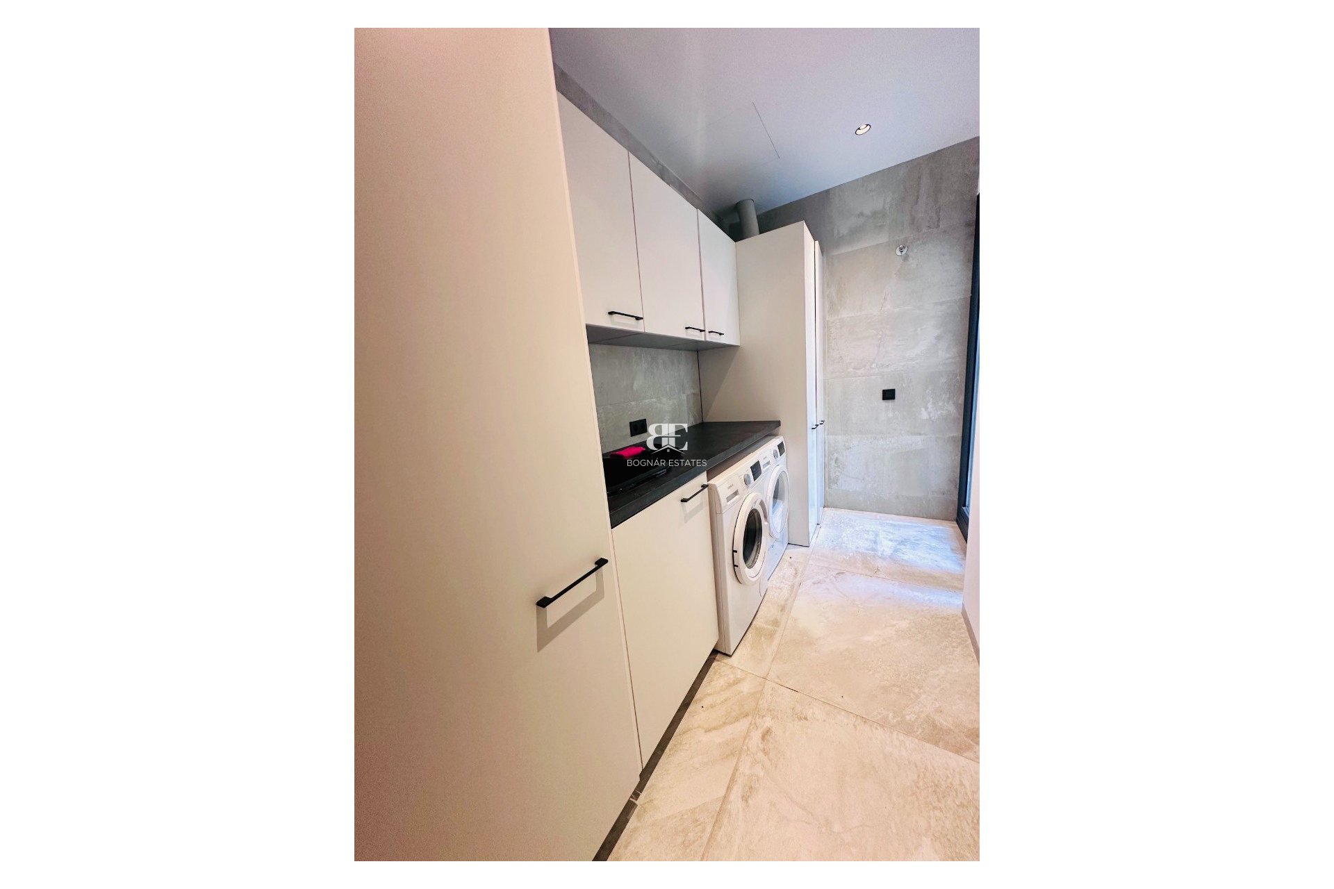 Resale - Villa -
Rojales