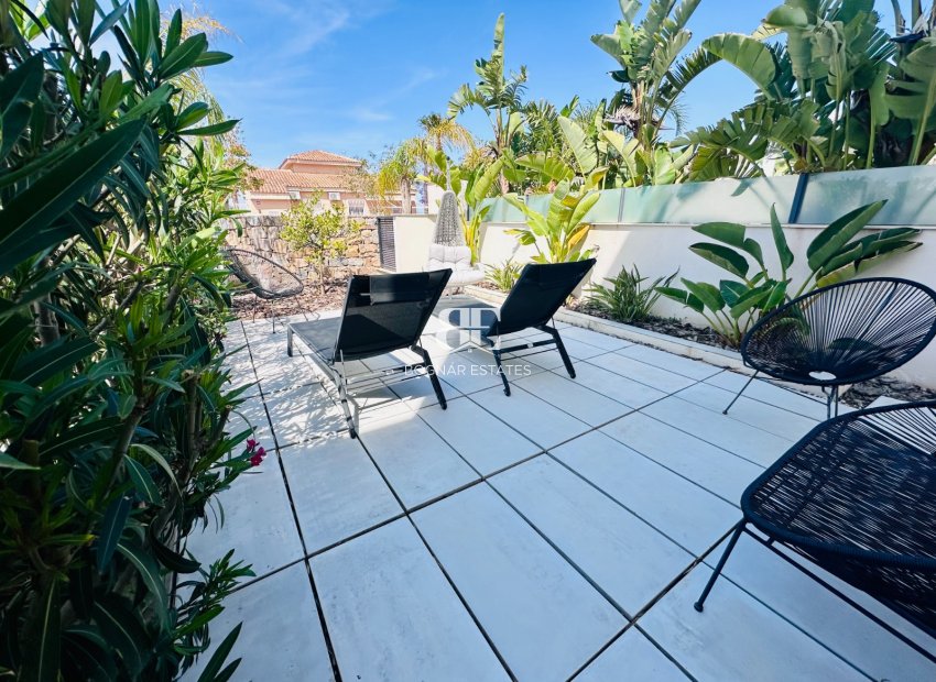 Resale - Villa -
Rojales