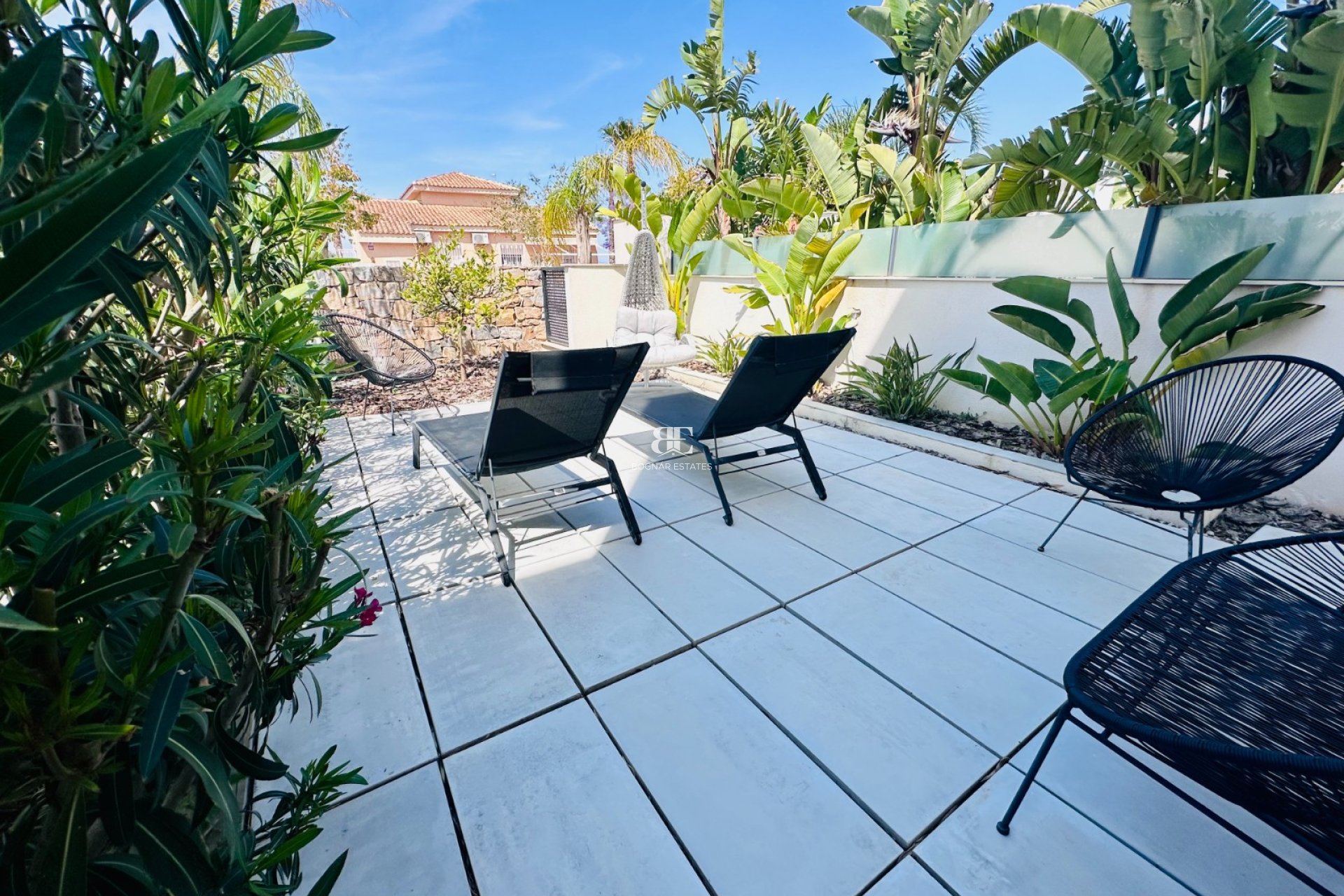 Resale - Villa -
Rojales