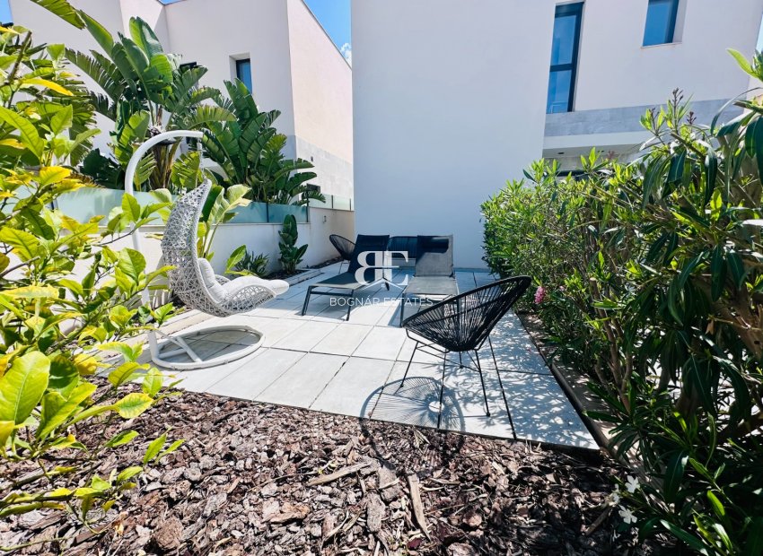 Resale - Villa -
Rojales