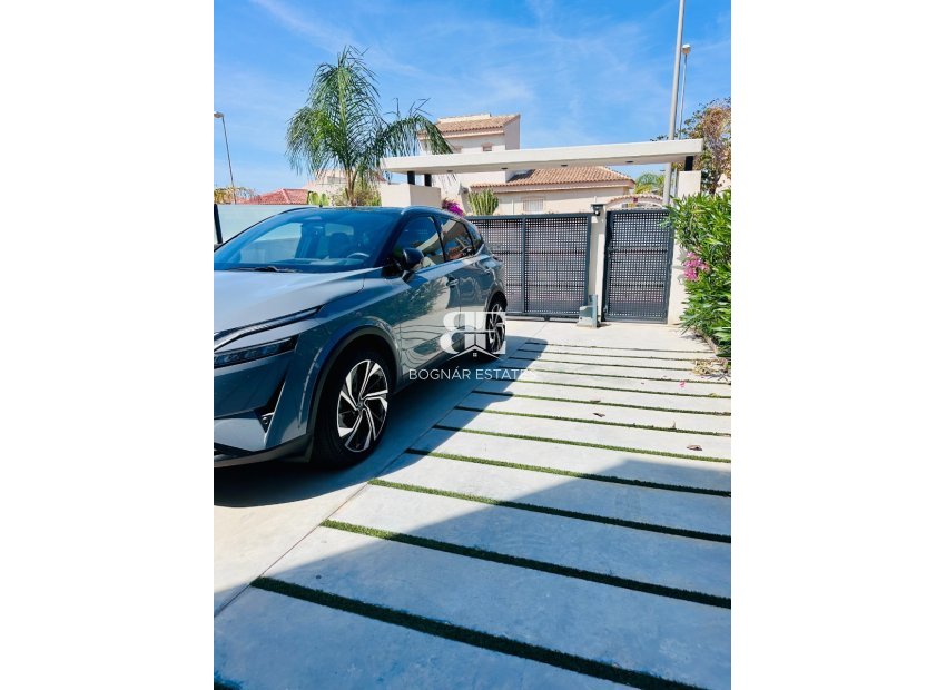 Resale - Villa -
Rojales