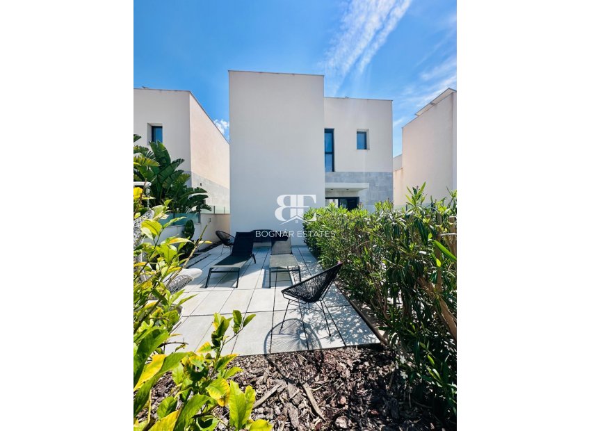 Resale - Villa -
Rojales
