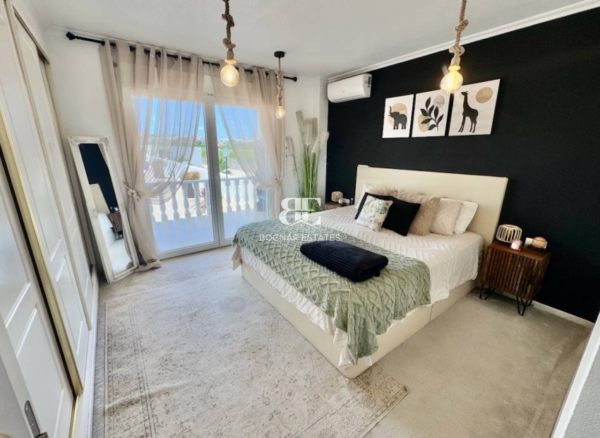 Resale - Villa -
Rojales