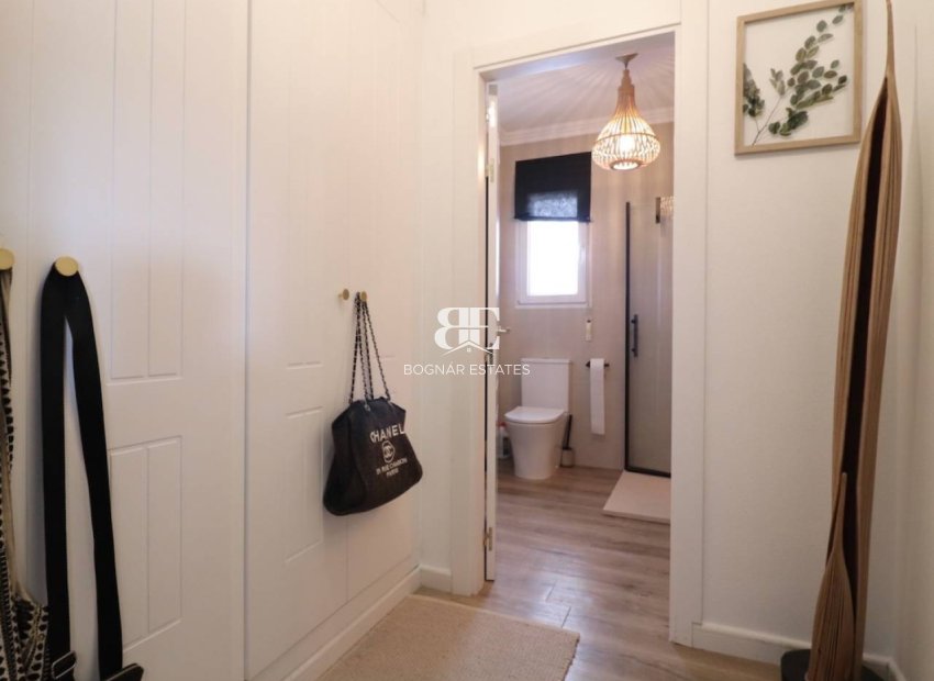 Resale - Villa -
Rojales