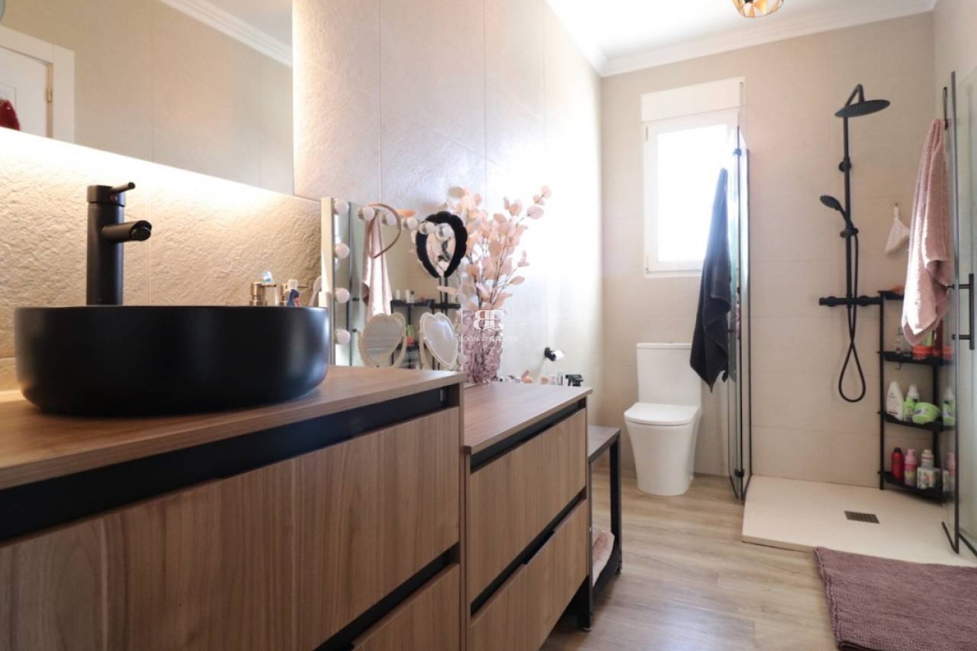 Resale - Villa -
Rojales