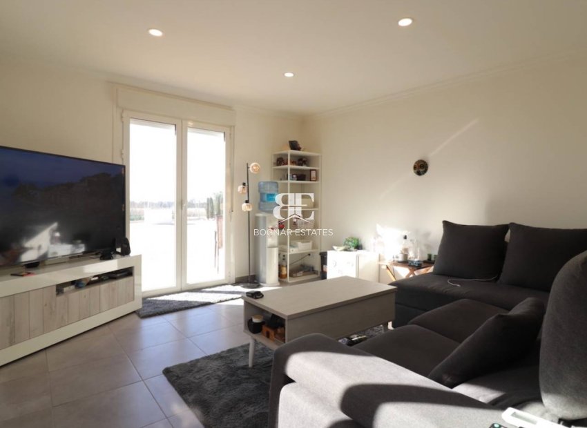 Resale - Villa -
Rojales