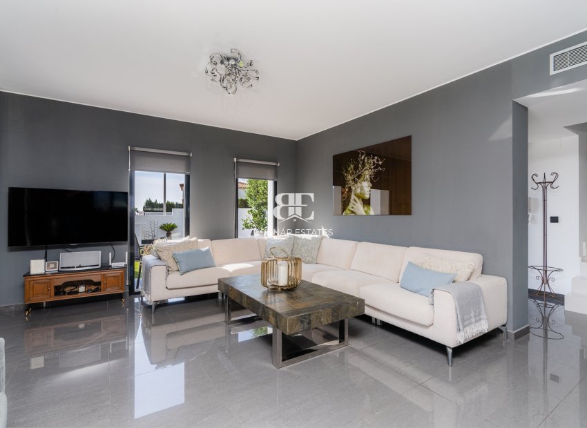 Resale - Villa -
San Fulgencio - La Marina