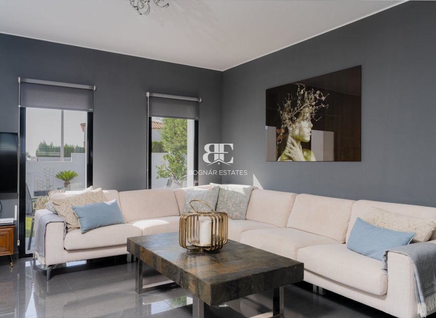 Resale - Villa -
San Fulgencio - La Marina