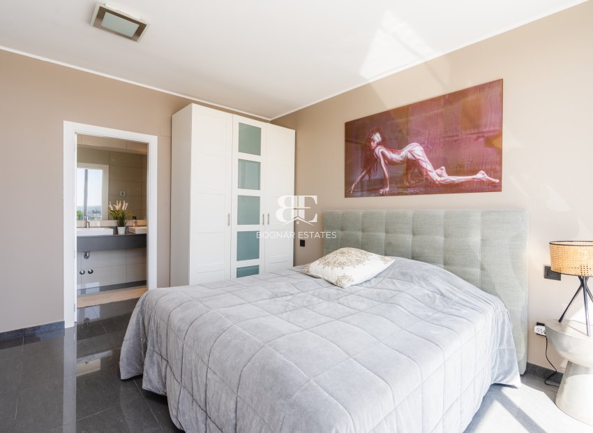 Resale - Villa -
San Fulgencio - La Marina