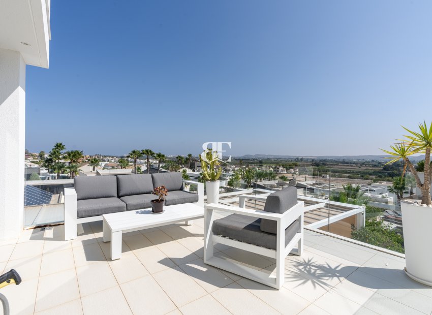 Resale - Villa -
San Fulgencio - La Marina