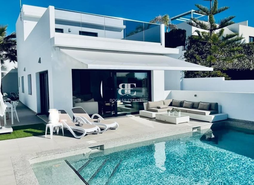 Resale - Villa -
San Fulgencio - Urbanización La Marina