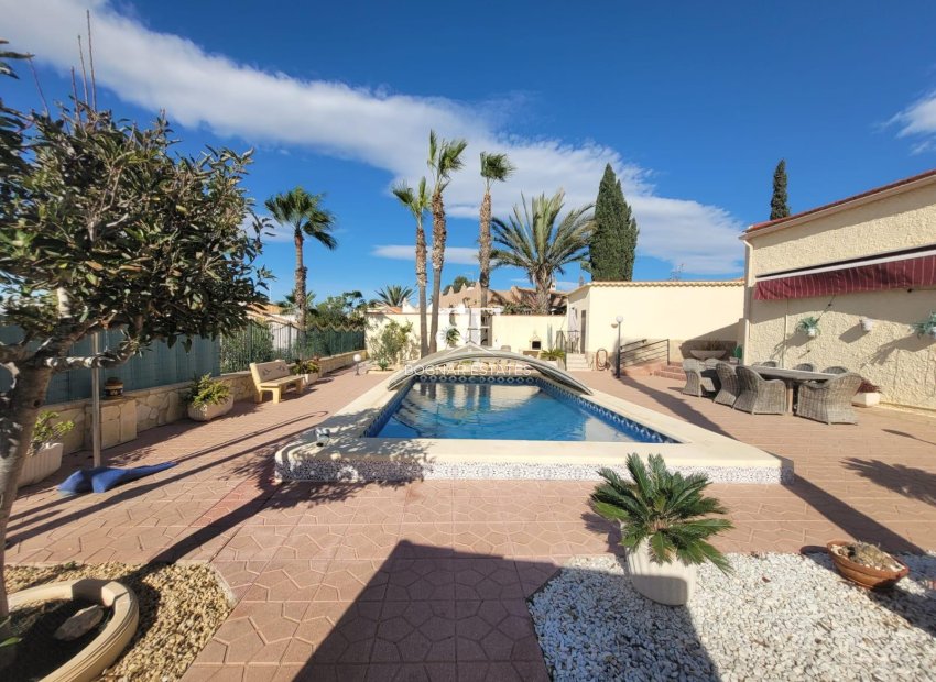 Resale - Villa -
San Fulgencio - Urbanización La Marina