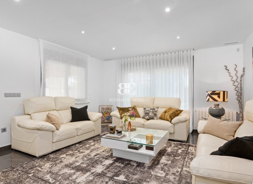 Resale - Villa -
San Juan - Frank Espinós