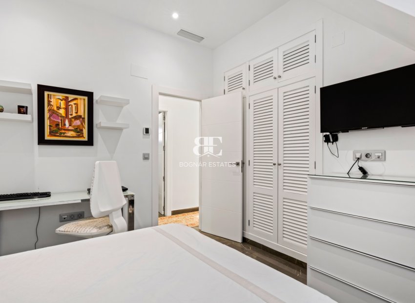 Resale - Villa -
San Juan - Frank Espinós