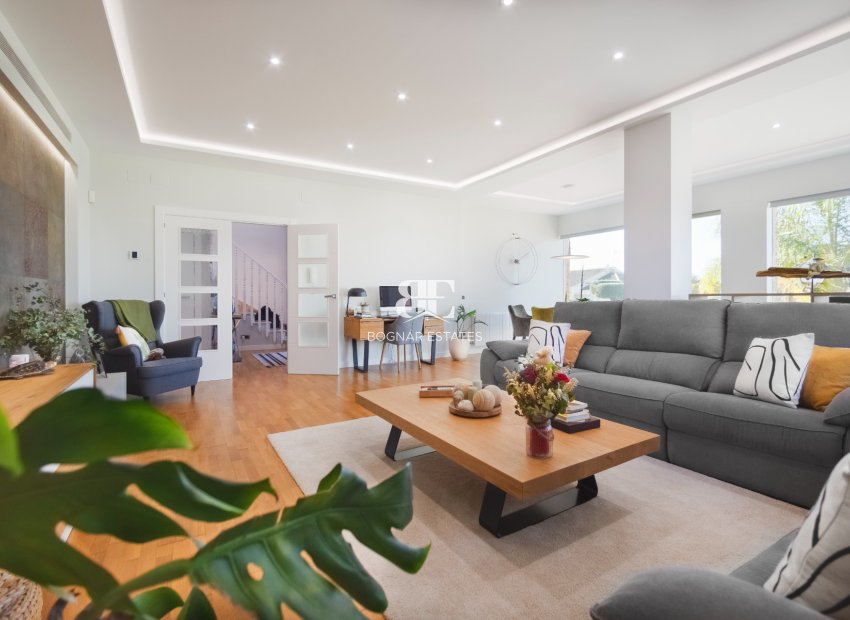 Resale - Villa -
San Vicente del Raspeig - Los Girasoles