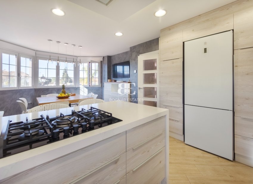 Resale - Villa -
San Vicente del Raspeig - Los Girasoles