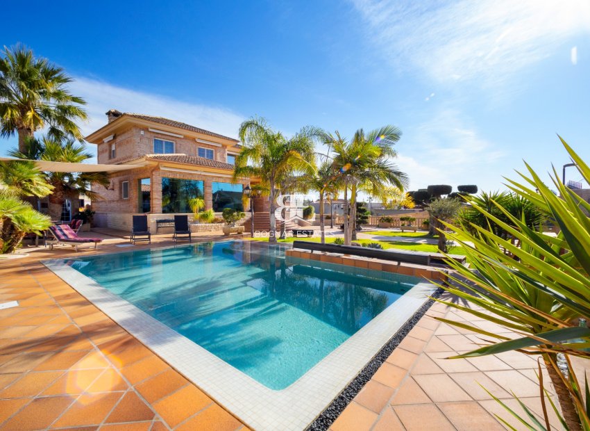 Resale - Villa -
San Vicente del Raspeig - Los Girasoles