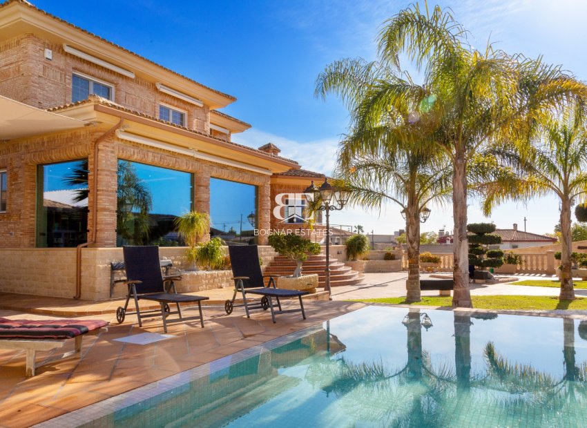 Resale - Villa -
San Vicente del Raspeig - Los Girasoles