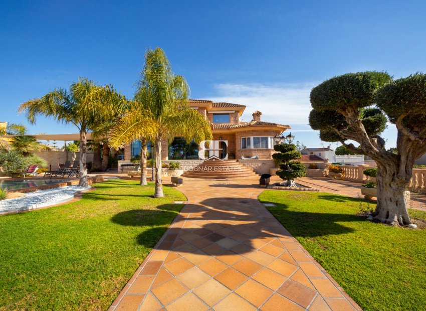 Resale - Villa -
San Vicente del Raspeig - Los Girasoles