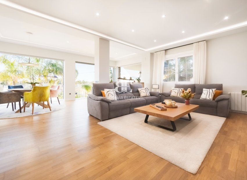 Resale - Villa -
San Vicente del Raspeig - Los Girasoles