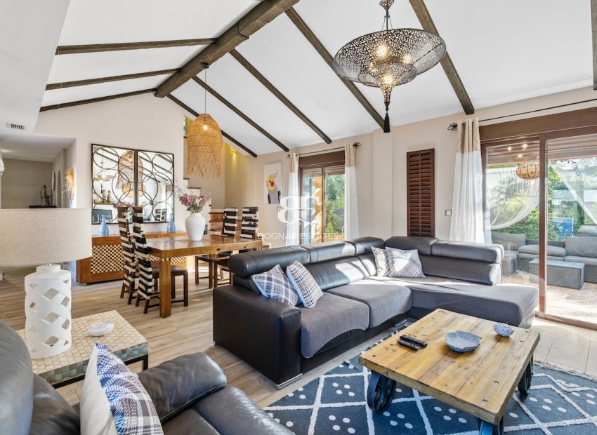 Resale - Villa -
Santa Pola - El Poble Llevanti