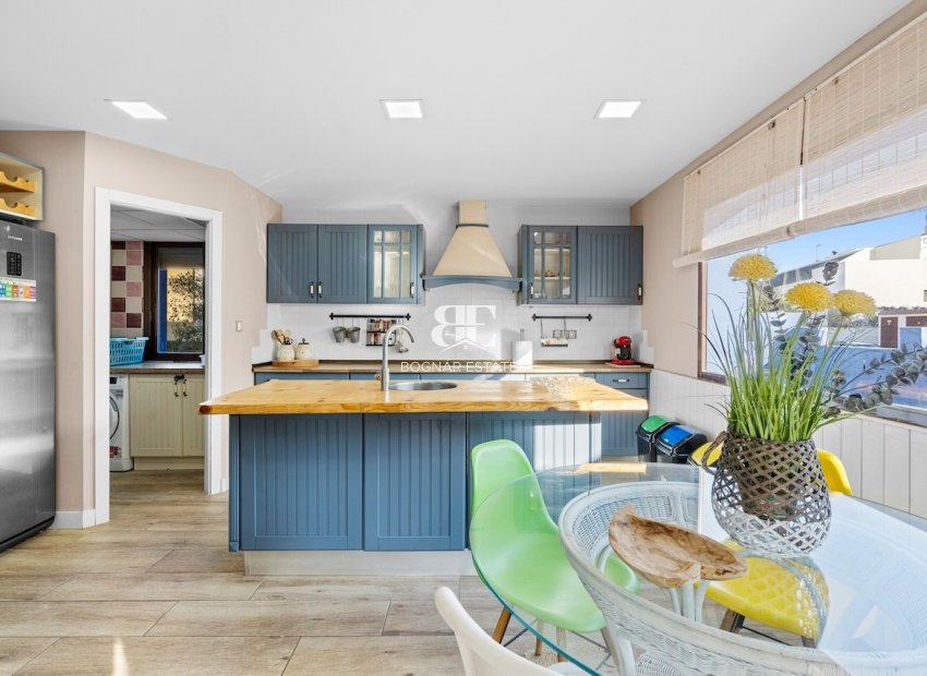 Resale - Villa -
Santa Pola - El Poble Llevanti