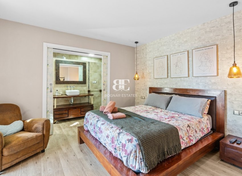 Resale - Villa -
Santa Pola - El Poble Llevanti